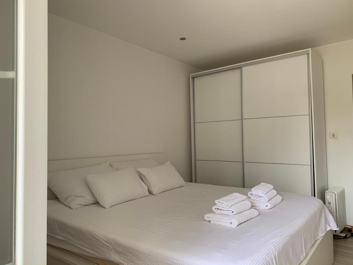 Stonehouse Vis Apartment Ngoại thất bức ảnh